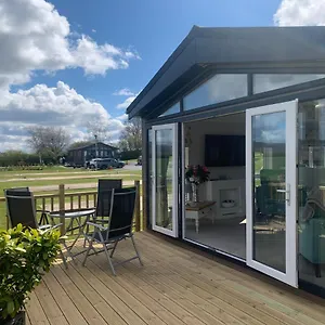 Chalet The Hollin Retreat At Hollin Barn Park, Thirsk